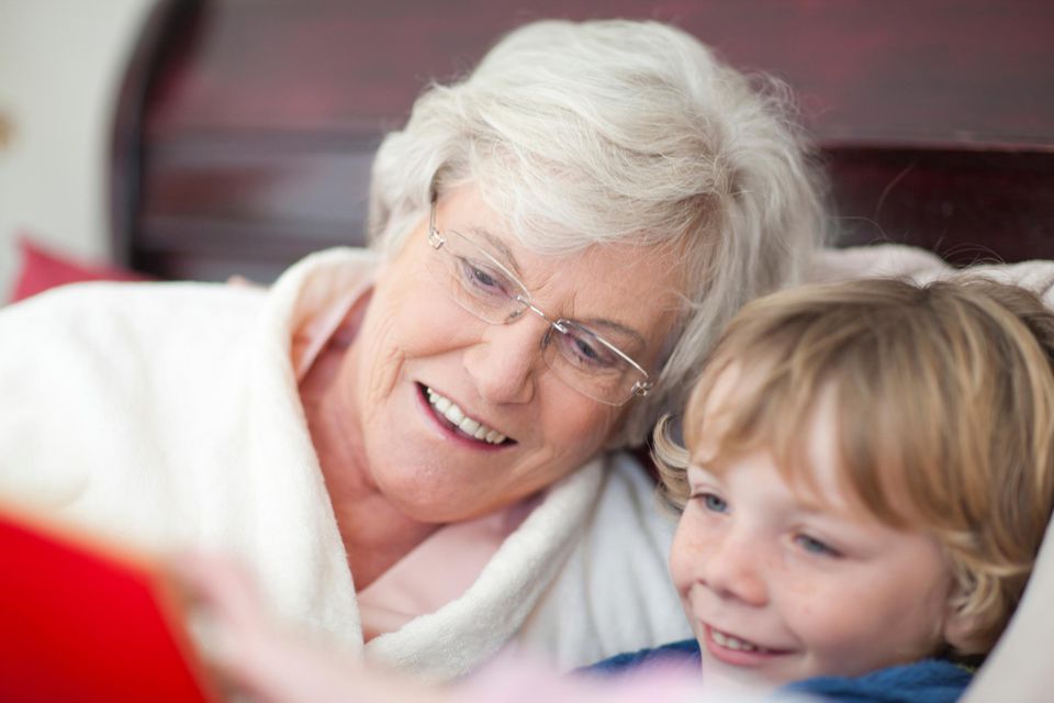 Abuela con su nieto